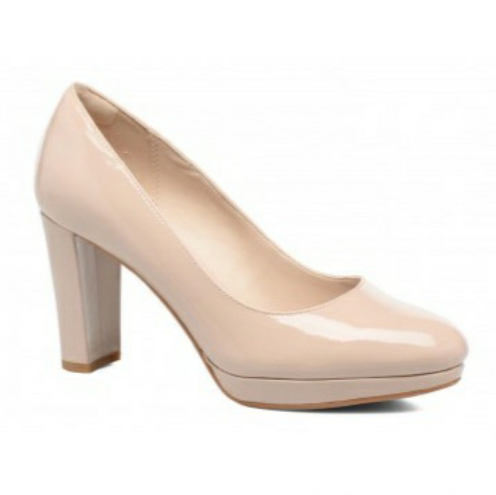 NWT Clarks Clarks Womens Kendra Sienna Pumps, nude, size 7. Classic pump.